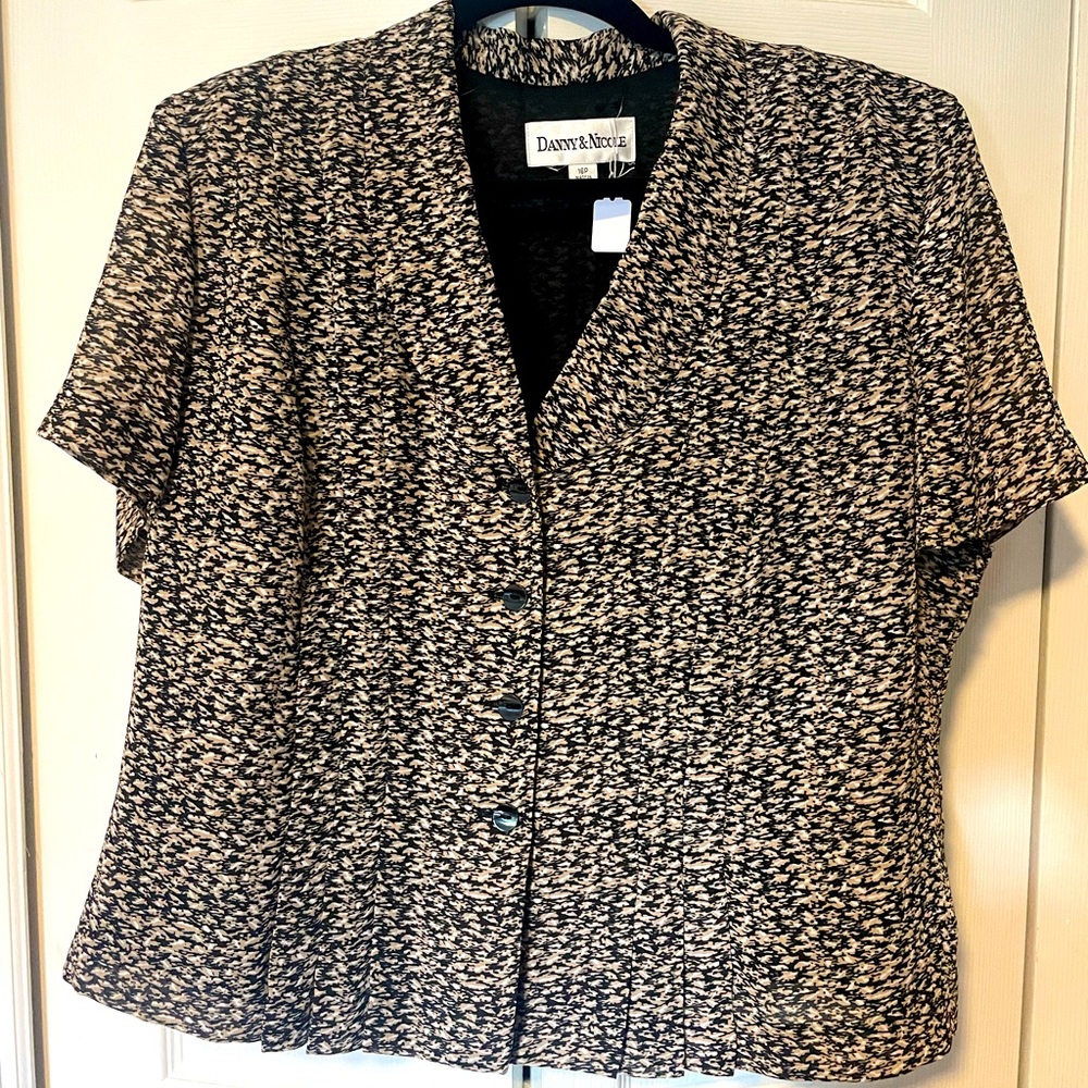 Danny & Nicole button up lightweight blazer